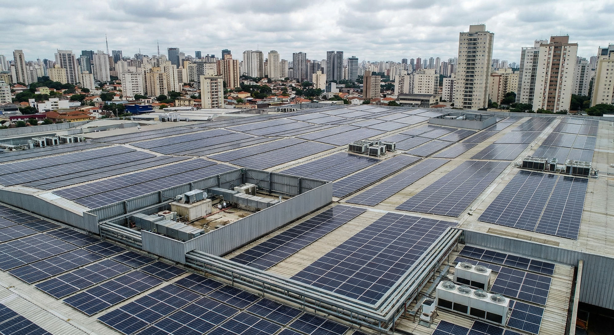 Energia solar em telhado ou usina de solo: qual compensa mais?